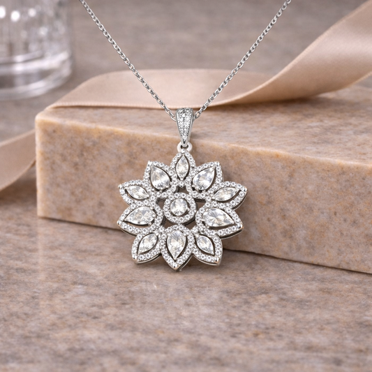 MUSE • Zirkon Çiçek Kolye 925 Gümüş
